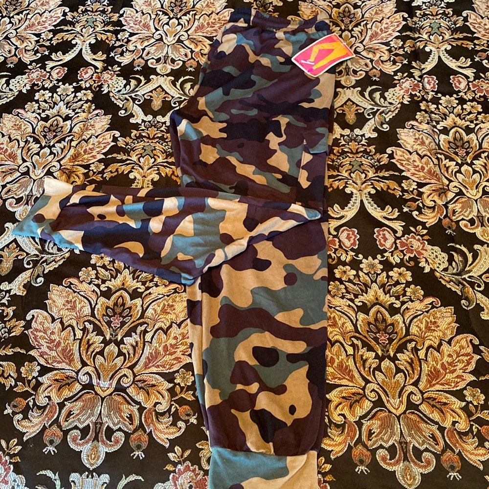 NWT Camo joggers.  Soft material.